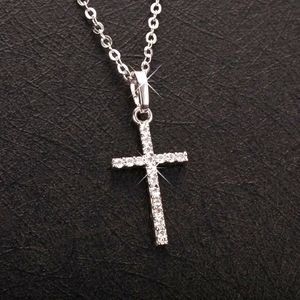 Fashion Female/Male Cross Pendant Silver Color Crystal Jesus Cross Pendant